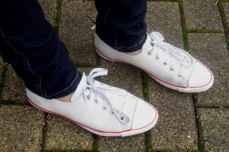 Cách vệ sinh giày Converse: vải, trắng, đen, da lộn và da